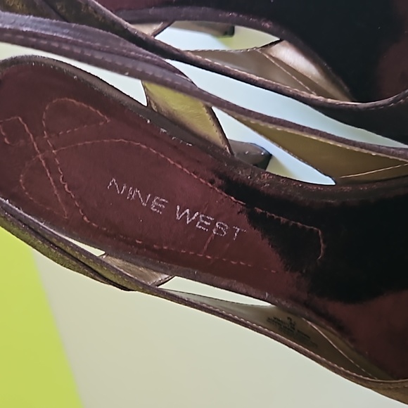 🤎Bronze colored leather/velvet slingback Nine West heels size 7M🤎 - Picture 3 of 8